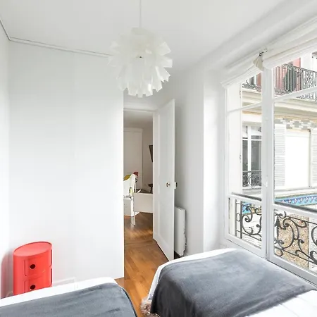 Mademoiselle * Paris